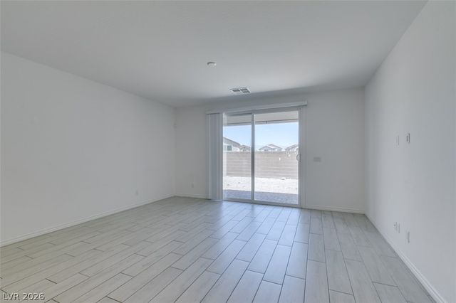 6858 Greensmen Avenue, Las Vegas, NV 89156