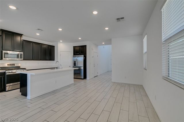 6858 Greensmen Avenue, Las Vegas, NV 89156