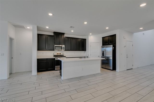 6858 Greensmen Avenue, Las Vegas, NV 89156