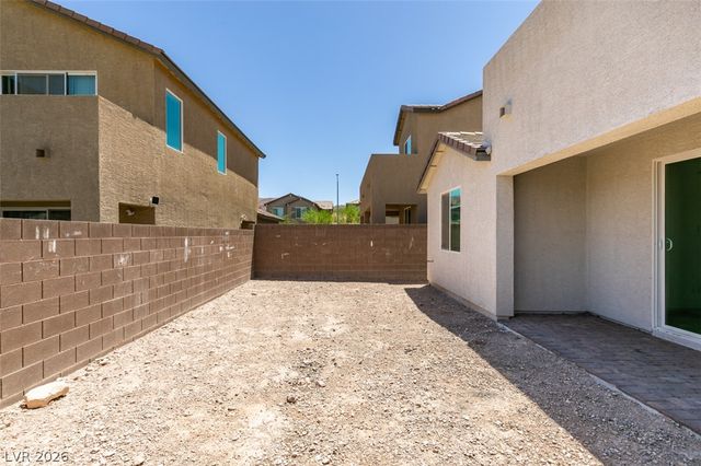 6858 Greensmen Avenue, Las Vegas, NV 89156