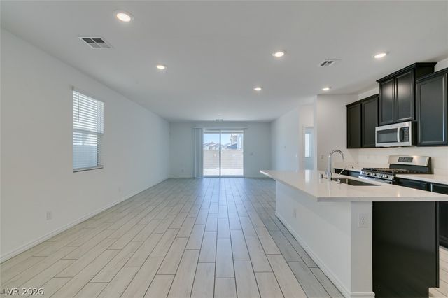 6858 Greensmen Avenue, Las Vegas, NV 89156