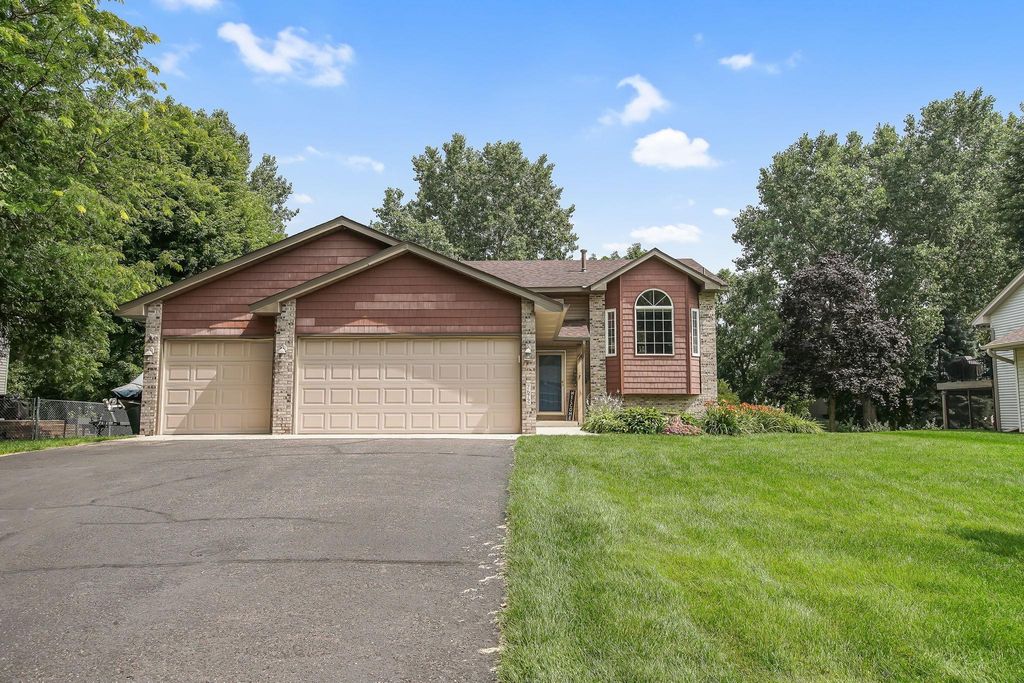7672 Appaloosa Lane, Lino Lakes, MN 55014