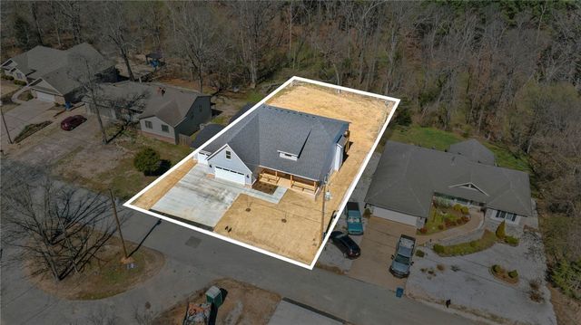 32 Luncarty Lane, Bella Vista, AR 72715