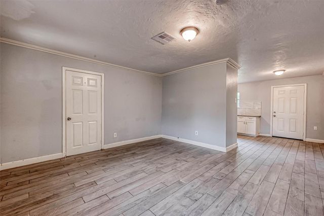 5431 Willow Glen Drive, Houston, TX 77033