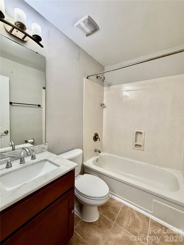 1207 Green Oaks Lane J, Charlotte, NC 28205