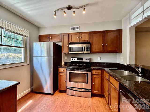 1207 Green Oaks Lane J, Charlotte, NC 28205