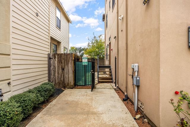 2611 Riverside Drive D, Houston, TX 77004