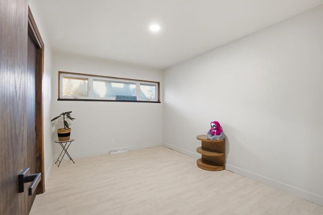 5440 N Navajo AVENUE, Milwaukee, WI 53217