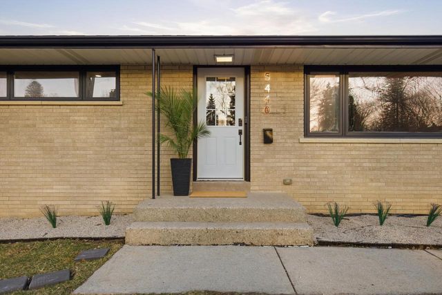 5440 N Navajo AVENUE, Milwaukee, WI 53217