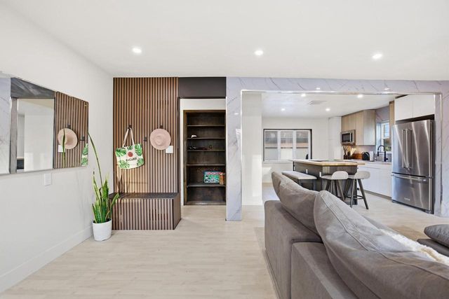 5440 N Navajo AVENUE, Milwaukee, WI 53217