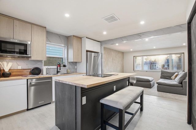 5440 N Navajo AVENUE, Milwaukee, WI 53217