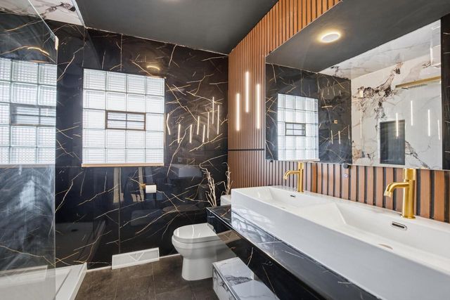 5440 N Navajo AVENUE, Milwaukee, WI 53217