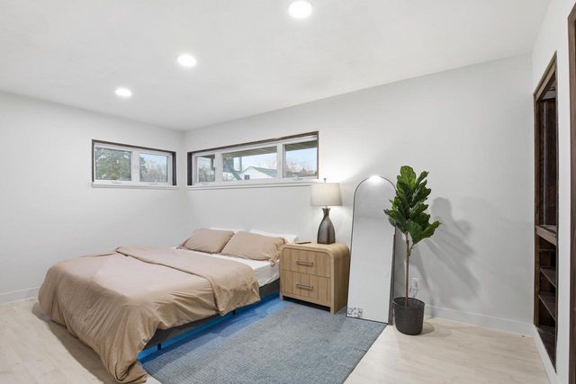 5440 N Navajo AVENUE, Milwaukee, WI 53217