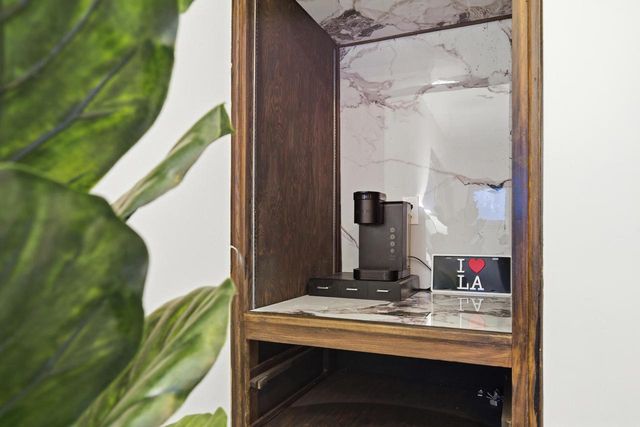 5440 N Navajo AVENUE, Milwaukee, WI 53217