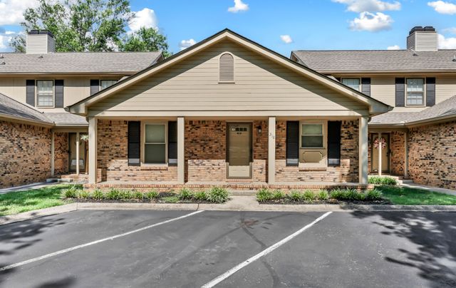 318 Kingswood Ct, Clarksville, TN 37043