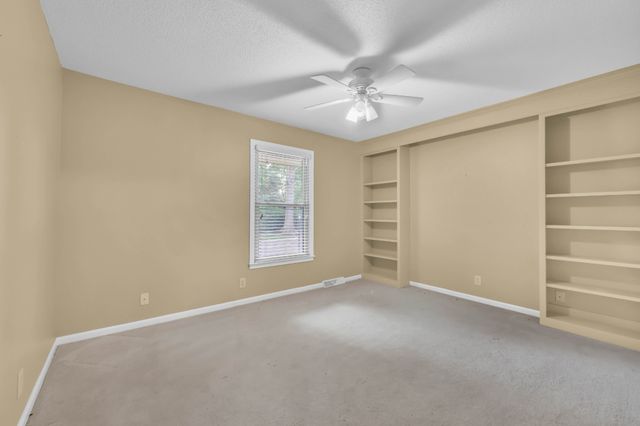 318 Kingswood Ct, Clarksville, TN 37043
