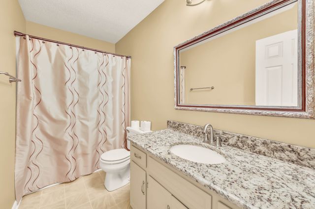 318 Kingswood Ct, Clarksville, TN 37043