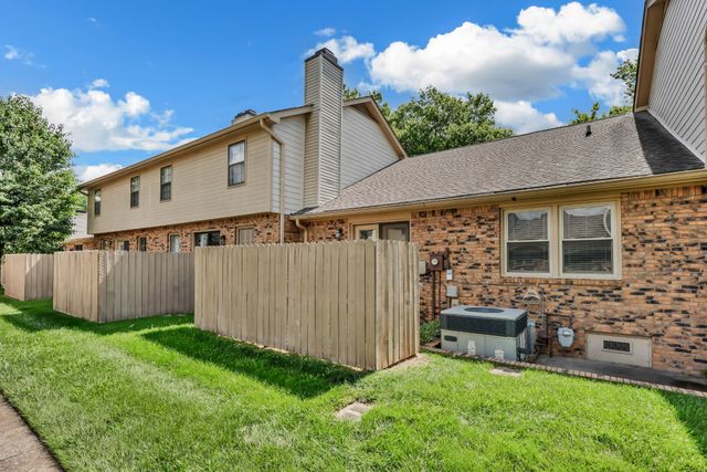 318 Kingswood Ct, Clarksville, TN 37043