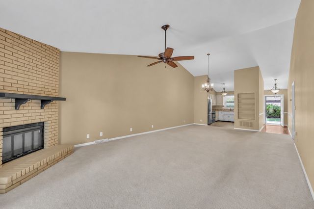 318 Kingswood Ct, Clarksville, TN 37043