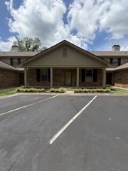 318 Kingswood Ct, Clarksville, TN 37043