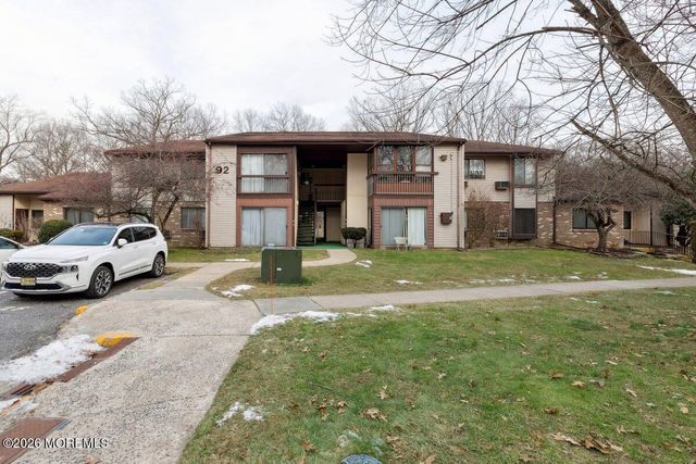 92 Arrowood Road E, Manalapan, NJ 07726