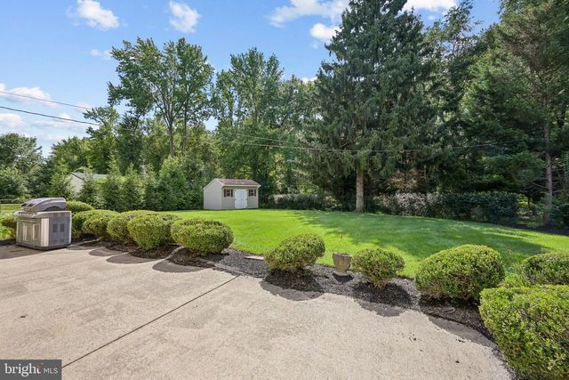 35 NORTHAMPTON DR, Willingboro, NJ 08046