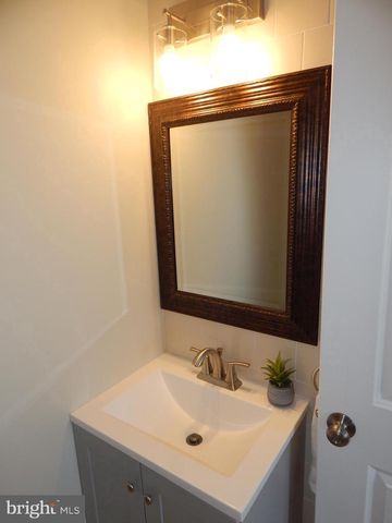 3042 E MONUMENT ST, Baltimore, MD 21205