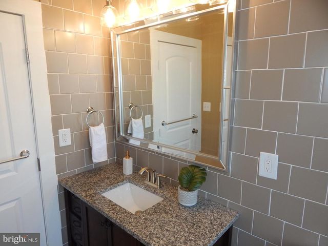 3042 E MONUMENT ST, Baltimore, MD 21205