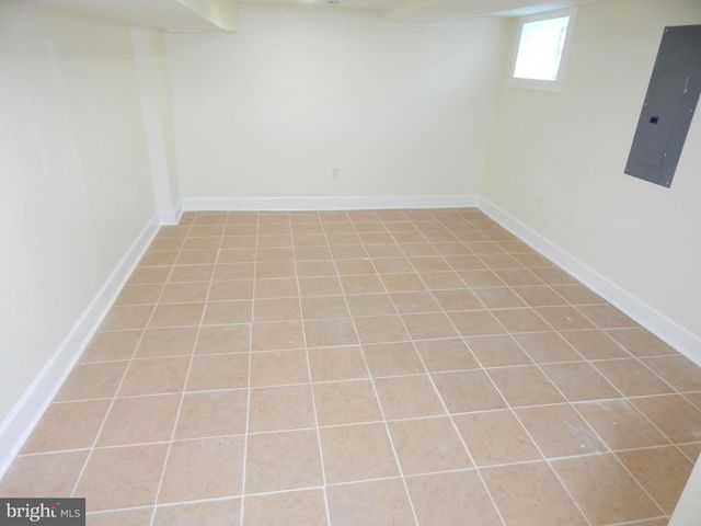 3042 E MONUMENT ST, Baltimore, MD 21205