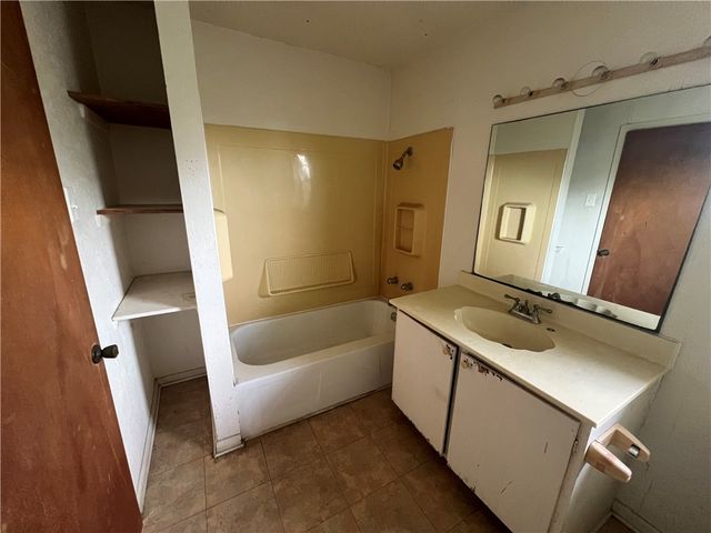 6042 Ebonwood Dr, Corpus Christi, TX 78412
