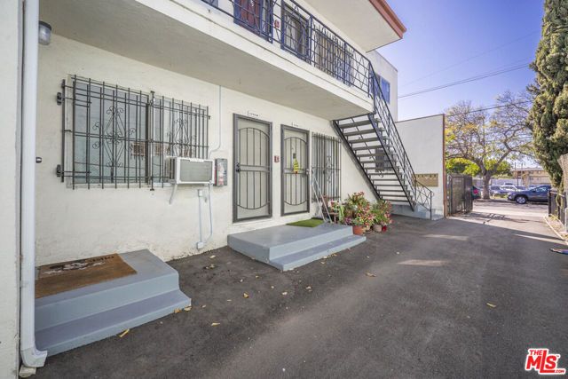 1204 S Hobart Boulevard, Los Angeles, CA 90006