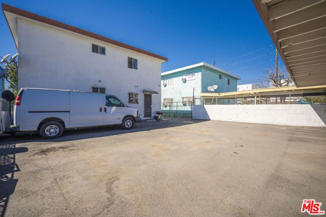 1204 S Hobart Boulevard, Los Angeles, CA 90006