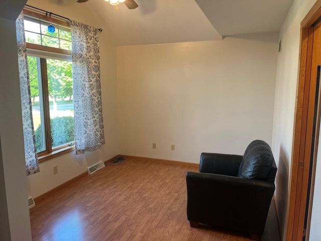 241 Quail CIRCLE, West Bend, WI 53095