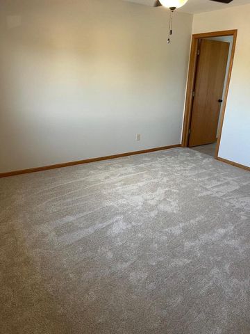 241 Quail CIRCLE, West Bend, WI 53095