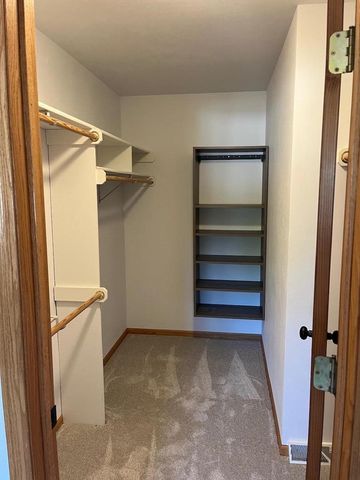 241 Quail CIRCLE, West Bend, WI 53095