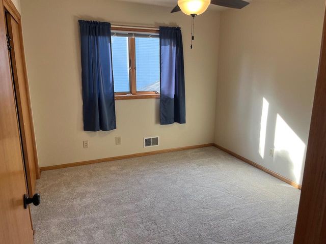 241 Quail CIRCLE, West Bend, WI 53095