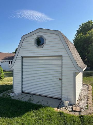 241 Quail CIRCLE, West Bend, WI 53095
