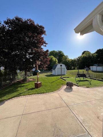 241 Quail CIRCLE, West Bend, WI 53095