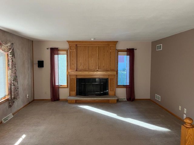241 Quail CIRCLE, West Bend, WI 53095