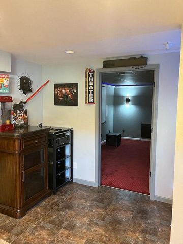 241 Quail CIRCLE, West Bend, WI 53095