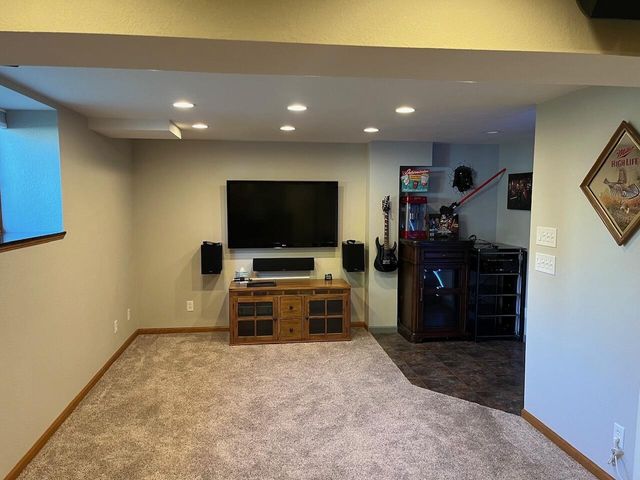 241 Quail CIRCLE, West Bend, WI 53095