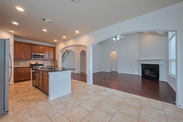 15 Gull Rock Place, Spring, TX 77389