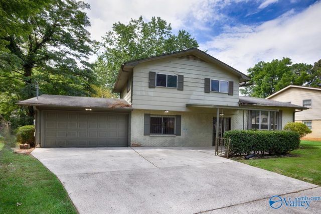 5016 Lori Circle NW, Huntsville, AL 35810