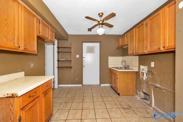 5016 Lori Circle NW, Huntsville, AL 35810
