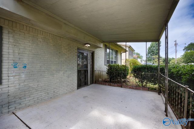 5016 Lori Circle NW, Huntsville, AL 35810