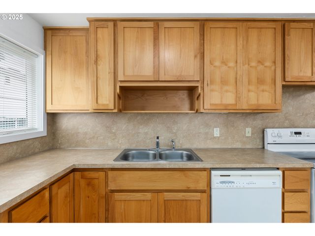 3817 Ne 82ND Ave, Portland, OR 97035