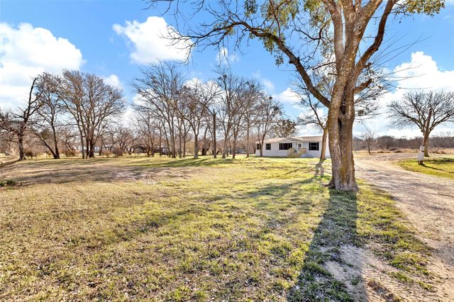 8124 Country Manor Lane, Alvarado, TX 76009