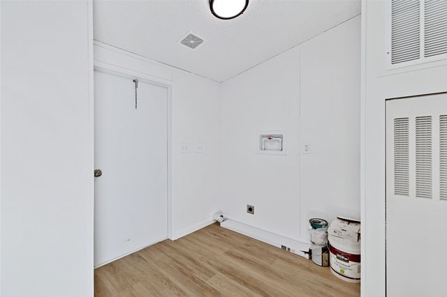 8124 Country Manor Lane, Alvarado, TX 76009