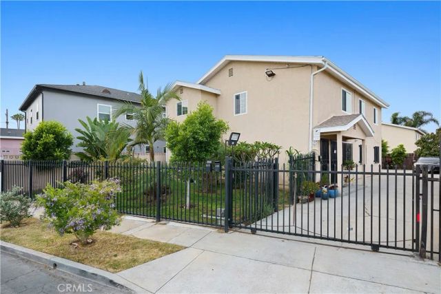 327 E Lanzit, Los Angeles, CA 90061