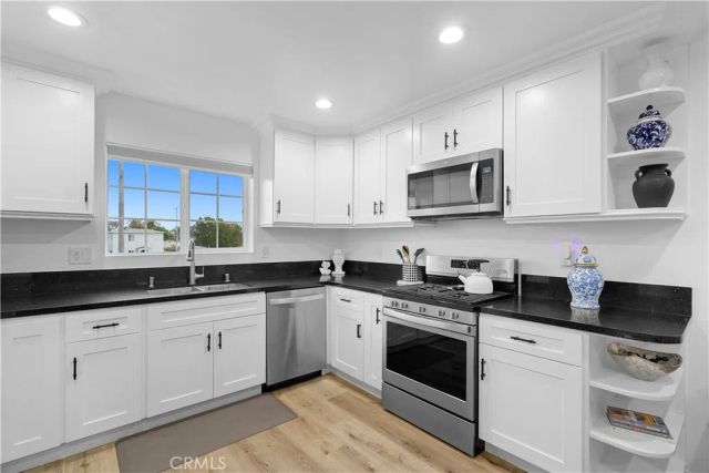 327 E Lanzit, Los Angeles, CA 90061